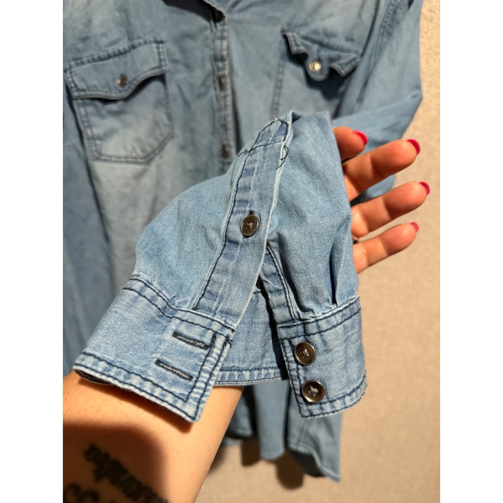 Torrid Womens Light Wash Denim Button Down Shirt Long Sleeve Plus Size 3 3X - Picture 5 of 6